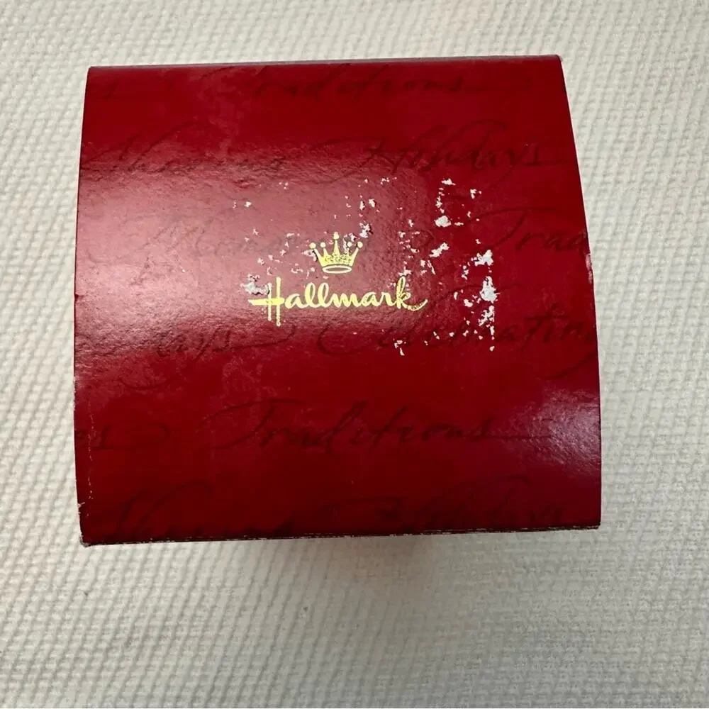 NIB Hallmark a Story for Pooh Winnie the Pooh christmas ornament